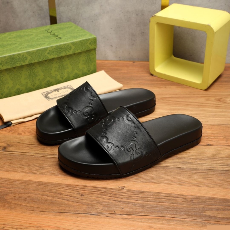 G*u*i slippers